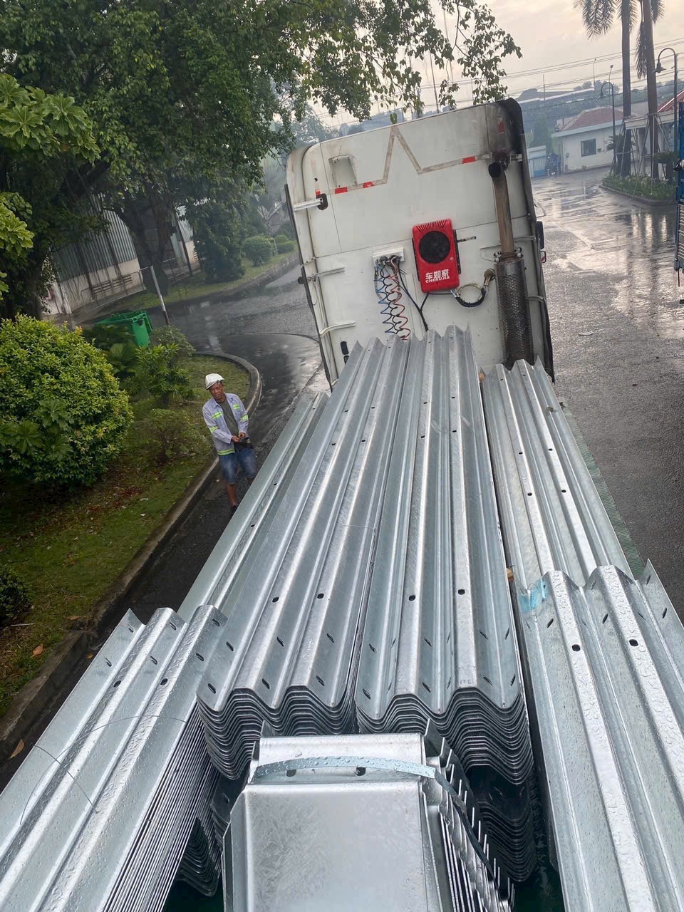 Hộ lan tôn sóng 2320mm 1 Hộ lan tôn sóng 2320mm