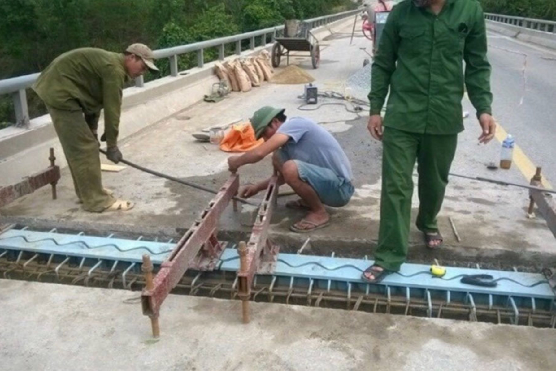Khe co giãn răng lược 5 Khe co giãn răng lược - Ảnh 5